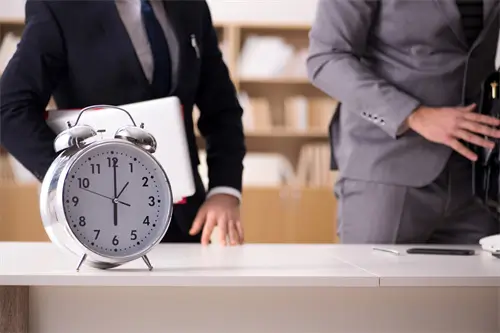 沈曼承担什么法律责任